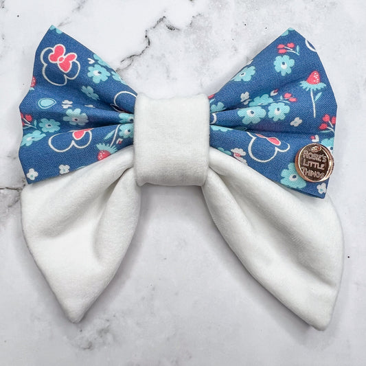 Minnie Mouse on Blue